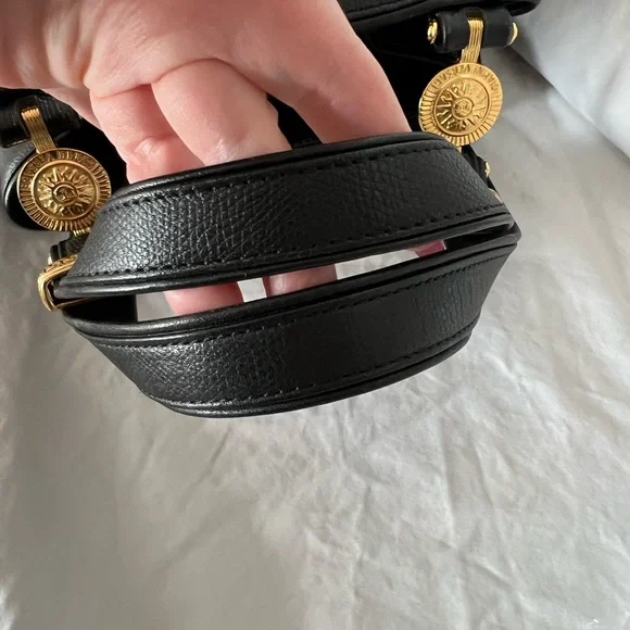 Authentic Vintage Gianni Versace blk leather bag with gold hardware - Picture 8 of 11